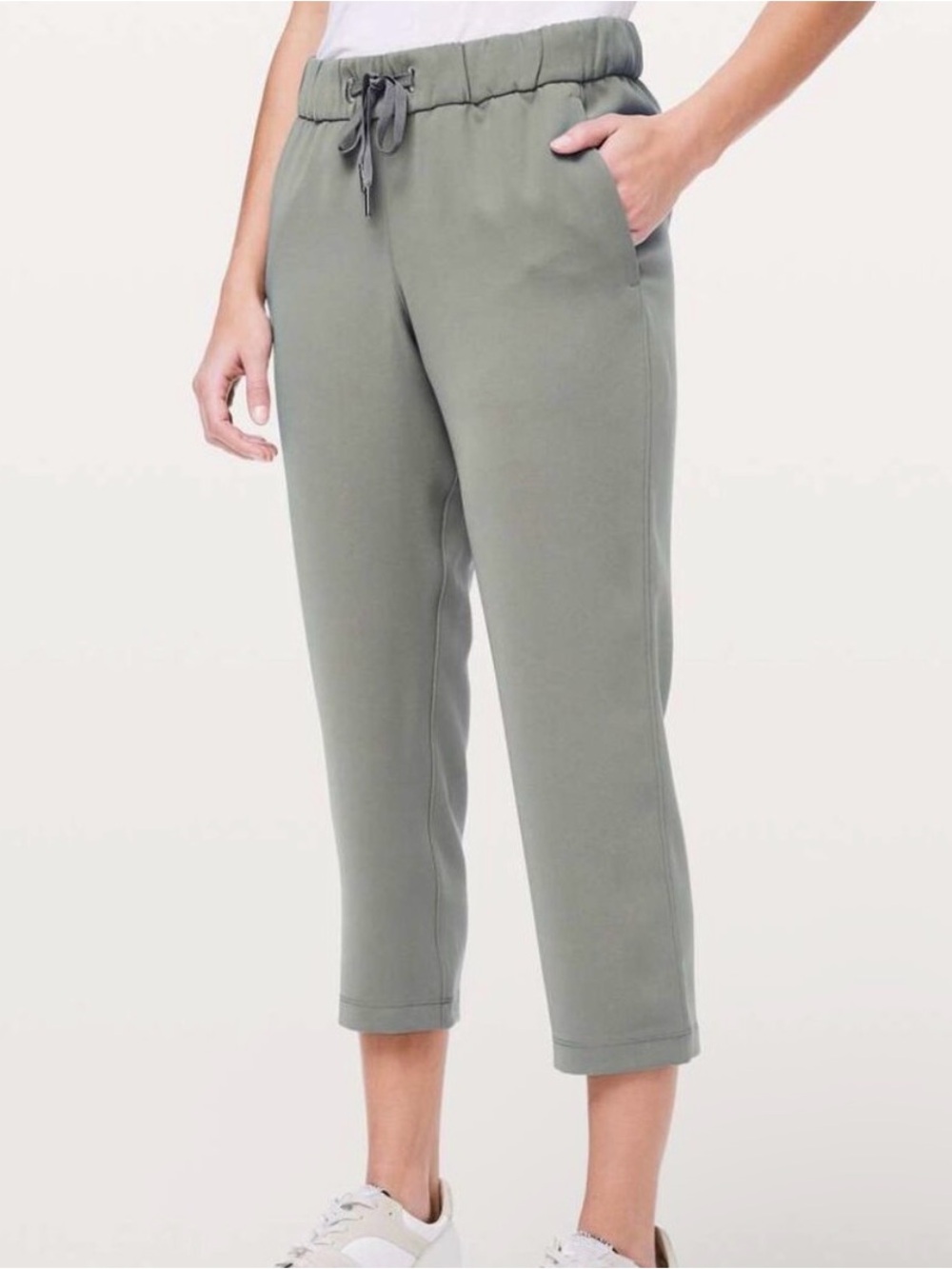 Lululemon On The Fly Crop *Woven 23"